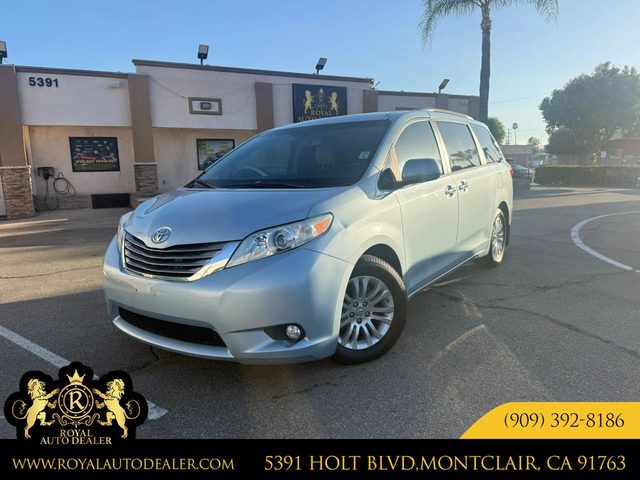 2017 Toyota Sienna XLE FWD photo