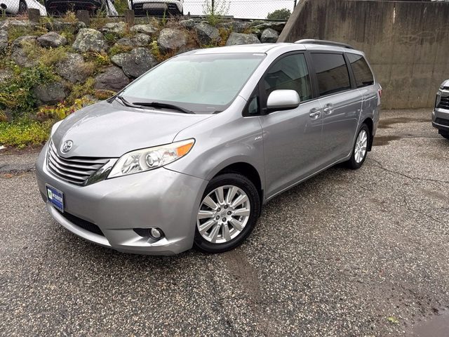 2017 Toyota Sienna XLE AWD photo