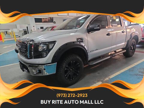 2017 Nissan Titan SV 4WD photo