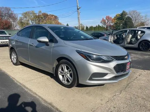 2017 Chevrolet Cruze LT FWD photo