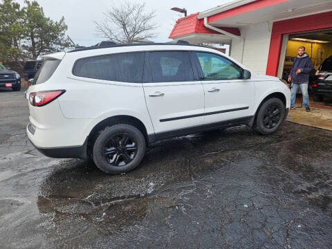 2017 Chevrolet Traverse LS FWD photo