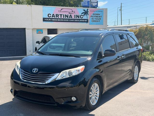 2017 Toyota Sienna XLE FWD photo