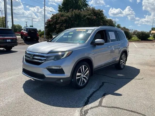 2016 Honda Pilot Touring FWD photo