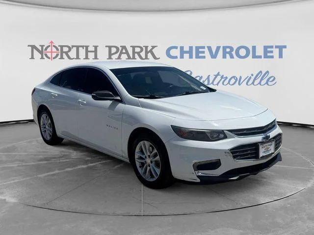 2017 Chevrolet Malibu LT FWD photo
