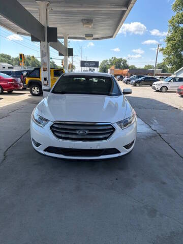 2016 Ford Taurus SEL FWD photo