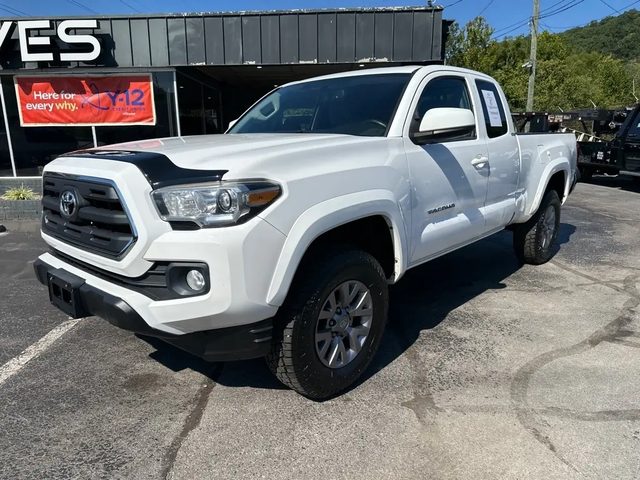 2017 Toyota Tacoma SR5 4WD photo