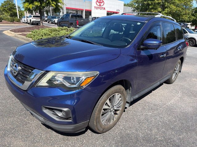2017 Nissan Pathfinder SL 4WD photo