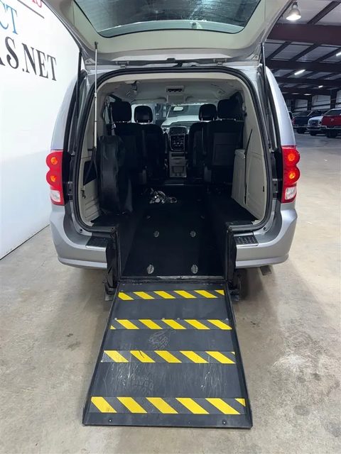 2017 Dodge Grand Caravan SE FWD photo