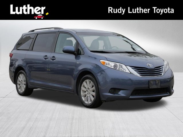 2017 Toyota Sienna LE AWD photo