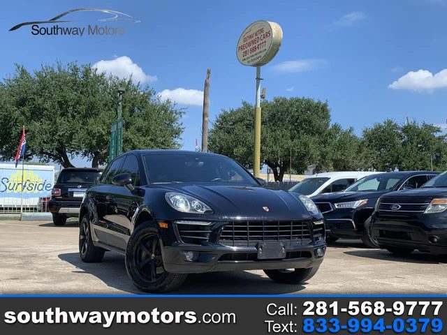 2017 Porsche Macan  AWD photo