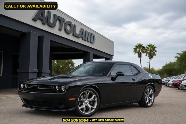 2017 Dodge Challenger SXT RWD photo