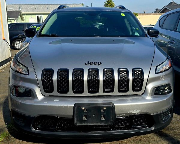 2017 Jeep Cherokee Altitude FWD photo