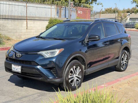 2017 Toyota RAV4 LE FWD photo
