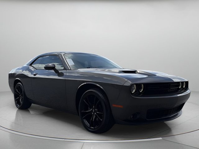 2017 Dodge Challenger SXT RWD photo