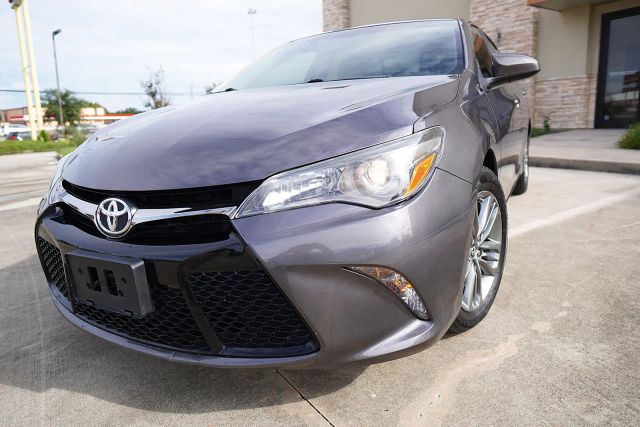 2017 Toyota Camry SE FWD photo