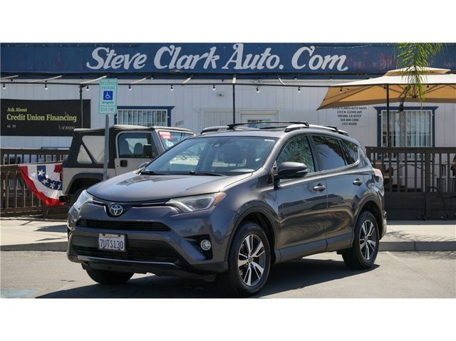 2017 Toyota RAV4 XLE AWD photo