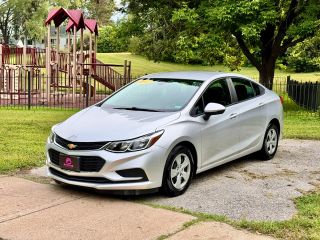 2017 Chevrolet Cruze LS FWD photo