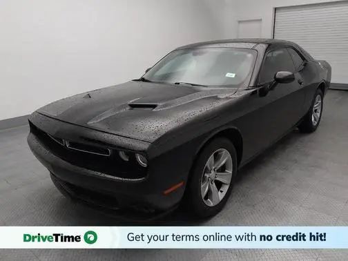 2017 Dodge Challenger SXT RWD photo