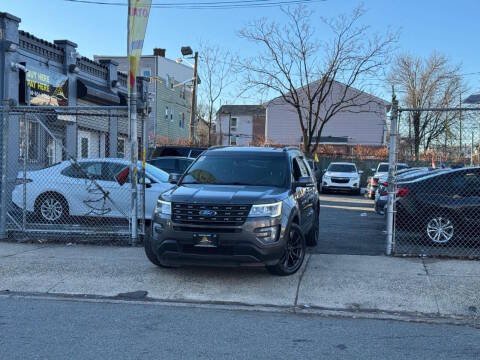 2017 Ford Explorer XLT 4WD photo