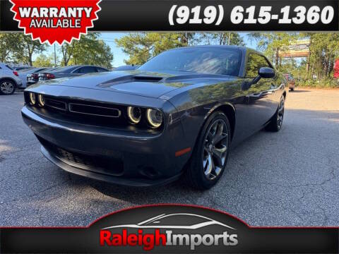 2017 Dodge Challenger SXT RWD photo