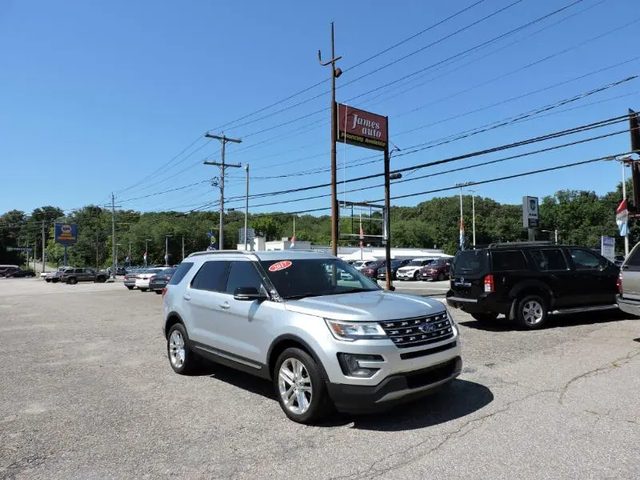 2017 Ford Explorer XLT 4WD photo