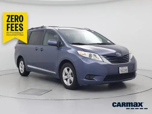 2017 Toyota Sienna LE FWD photo
