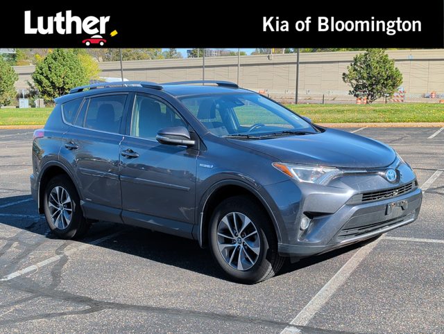 2017 Toyota RAV4 XLE AWD photo