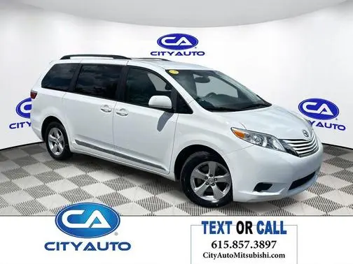 2017 Toyota Sienna LE FWD photo