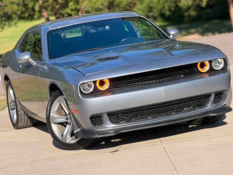 2017 Dodge Challenger SXT RWD photo