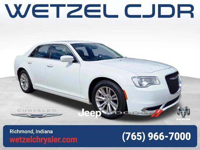2017 Chrysler 300 Limited RWD photo