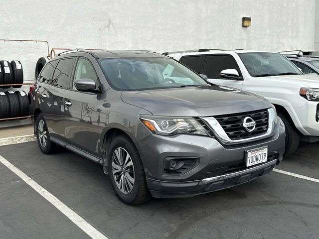 2017 Nissan Pathfinder S FWD photo