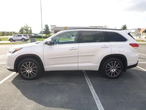 2017 Toyota Highlander SE AWD photo