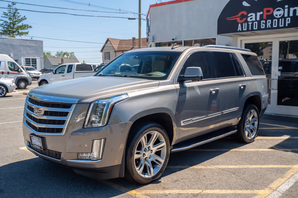 2017 Cadillac Escalade Luxury 4WD photo