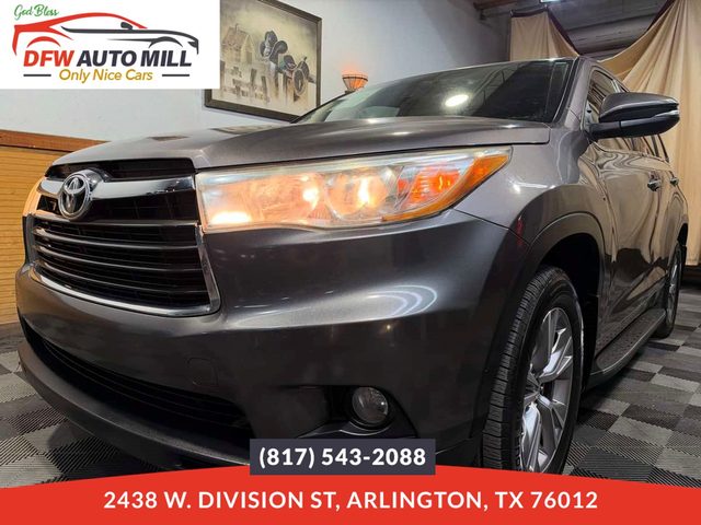 2016 Toyota Highlander LE Plus FWD photo