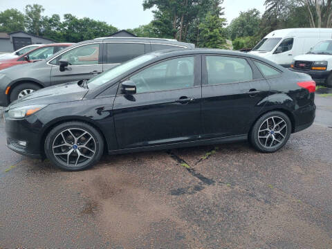 2017 Ford Focus SEL FWD photo