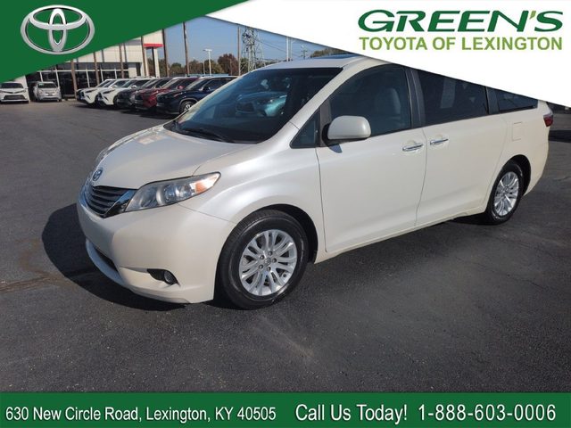 2017 Toyota Sienna XLE Premium FWD photo