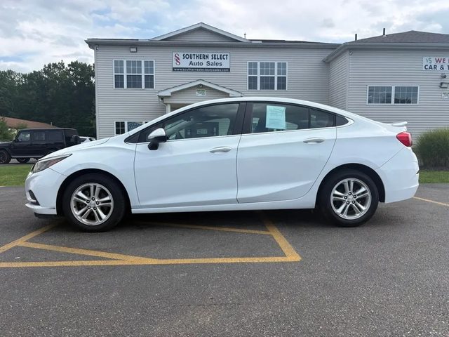 2017 Chevrolet Cruze LT FWD photo