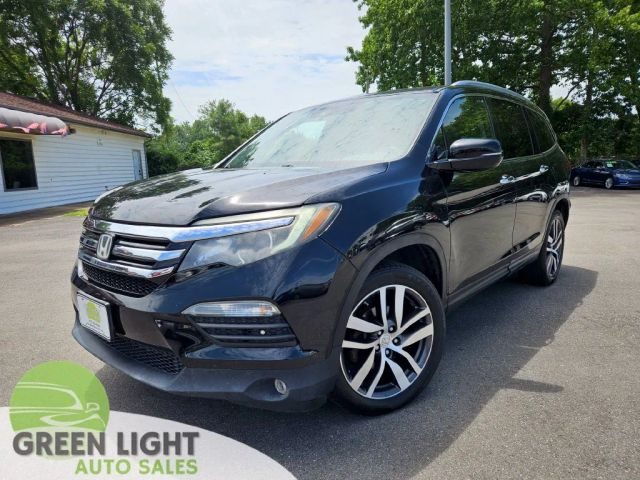 2017 Honda Pilot Touring AWD photo
