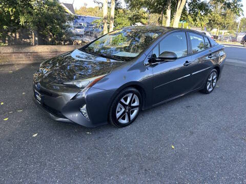 2017 Toyota Prius Three Touring FWD photo
