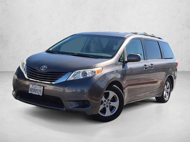 2017 Toyota Sienna LE FWD photo