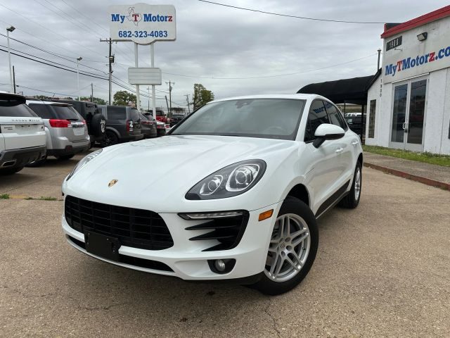 2017 Porsche Macan AWD photo
