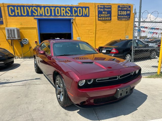 2017 Dodge Challenger SXT RWD photo