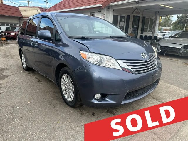 2017 Toyota Sienna XLE FWD photo