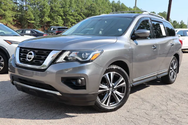 2017 Nissan Pathfinder Platinum 4WD photo
