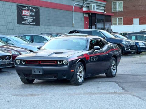 2016 Dodge Challenger SXT RWD photo