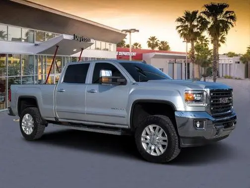 2017 GMC Sierra 2500HD SLT 4WD photo