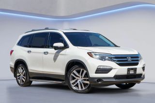 2017 Honda Pilot Touring AWD photo