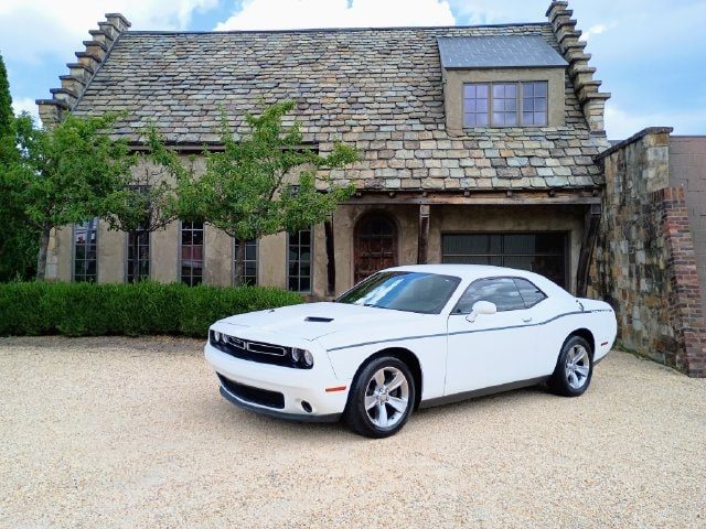 2017 Dodge Challenger SXT RWD photo