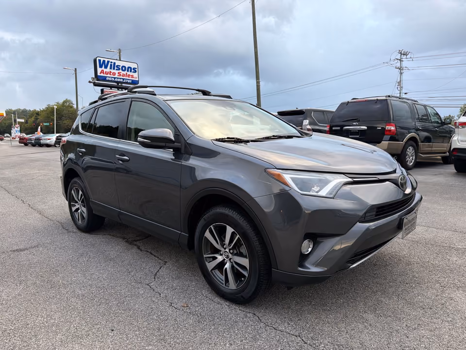 2017 Toyota RAV4 XLE FWD photo