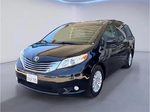 2017 Toyota Sienna XLE FWD photo